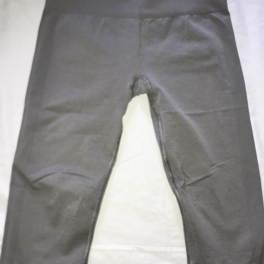 Lululemon gray capris leggings